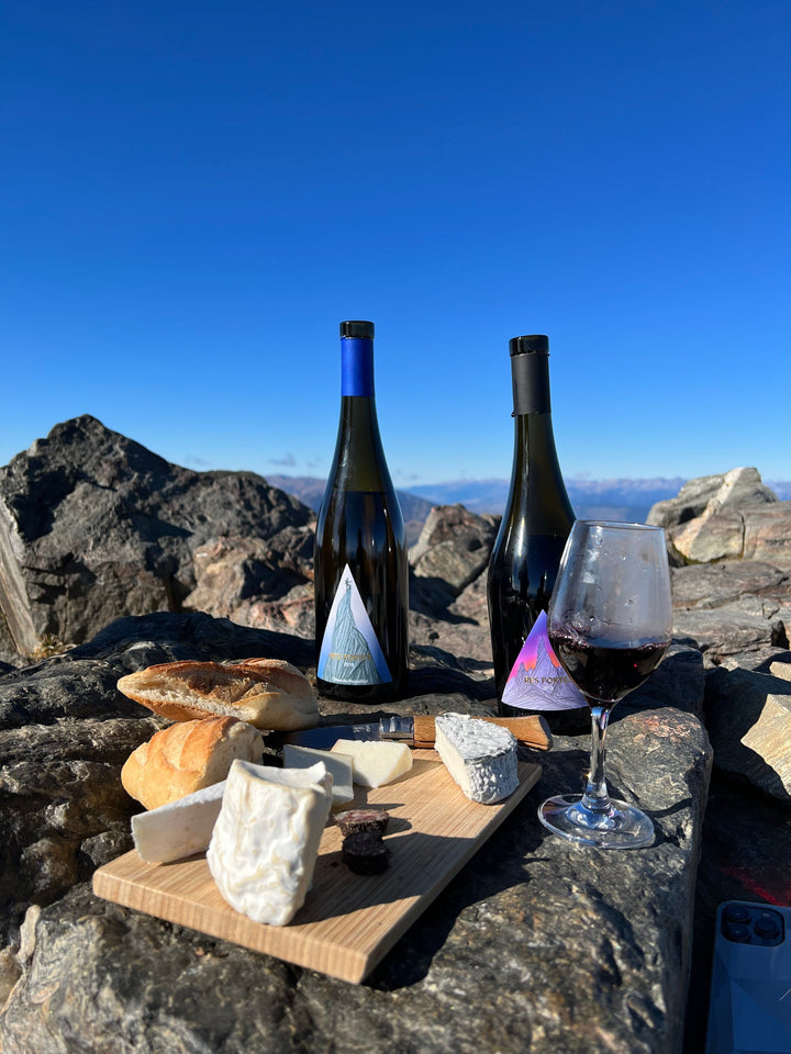 Res Fortes, Climbing Canigou mountains with wine and cheese.